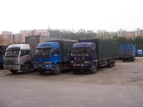 鎮江榮威物流貨運大型車